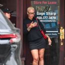 Amber Rose – Steps out with friends in New York