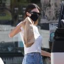 Kendall Jenner – picks up food and a fresh juice in Malibu