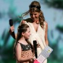 Abigail Breslin and Fergie - The 2006 MTV Video Music Awards - 429 x 612