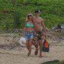 Kate Bosworth – With Justin Long on the PDA in Hawaii - 454 x 302