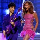 Prince and Beyonce- The 46th Annual GRAMMY Awards - Show - 454 x 481