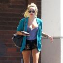 Amanda Bynes: in Woodland Hills