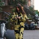 Emily Ratajkowski – Seen while running errands in Manhattan