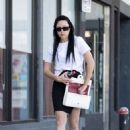Amanda Bynes – Takes a stroll in the Melrose District of Los Angeles - 454 x 662