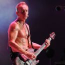 Phil Collen - During Def Leppard’s performance at the Cruzan Amphitheatre in West Palm Beach, Florida on June 15, 2011 - 408 x 612