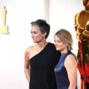 Alexandra Hedison and Jodie Foster - The 96th Annual Academy Awards (2024) - 408 x 612