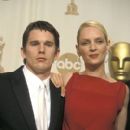 Ethan Hawke and Uma Thurman - The 72nd Annual Academy Awards (2000) - 400 x 612