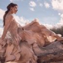 Kati Nescher - Harper's Bazaar Magazine Pictorial [United Kingdom] (January 2019) - 454 x 306