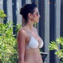 Melanie Sykes – Seen in a bikini on Holiday in Venice - 454 x 673