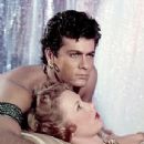 Tony Curtis and Piper Laurie
