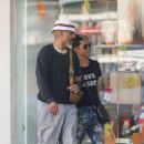 Halle Berry &#8211; Shopping for furniture in Los Angeles