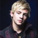 Celebrities with middle name: Shor