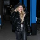 Corinne Olympios – Spotted with a mystery man while leaving Kemo Sabe in Aspen - 454 x 681