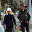 Liza Powel O’Brien – Steps out in Aspen - 454 x 682