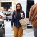 Katie Holmes – Grabbing coffee in New York - 454 x 681