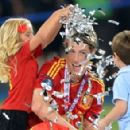 Spanish heroes celebrate with kids: 'Our daddies are the champions' - 454 x 293