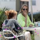 Helen Hunt – Seen with her daughter and friends at LaLaLand coffee in Brentwood - 454 x 681