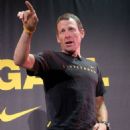 Lance Armstrong: Goodbye Cycling - 454 x 713