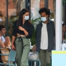 Katie Holmes – With her boyfriend Bobby Wooten III out to dinner in New York - 454 x 681