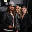 Billy Ray Cyrus, Tish Cyrus and Miley Cyrus At The 61st Annual Grammy Awards - Arrivals - 400 x 600
