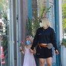 Kristen Bell – Out for a stroll with her daughter in Los Feliz
