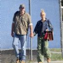 Gwen Stefani – With Blake Shelton watch her son play a game in Los Angeles - 454 x 503