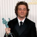 Jeremy Allen White - The 29th Annual Screen Actors Guild Awards (2023) - 408 x 612
