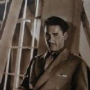 Errol Flynn - Cine Mundial Magazine Pictorial [United States] (May 1936) - 454 x 753
