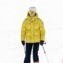 Gigi Hadid &#8211; With Bella Hadid skiing in Aspen