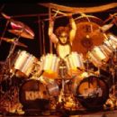 Eric Carr performs during the Unmasked Tour/New York City ⚡️ The Palladium, NYC on July 25, 1980 - 454 x 304