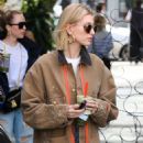 Hailey Baldwin at hair salon in Los Angeles