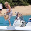 Goldie Hawn – Seen with Kurt Russell in Greece - 454 x 321