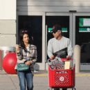 Jessica Alba – Shops at Target ahead of Christmas in Baldwin Hills - 454 x 681