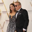 Christine Baumgartner and Kevin Costner - The 94th Annual Academy Awards (2022) - 408 x 612