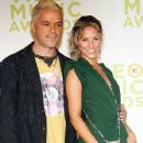 Alejandro Sanz and Shakira - The 2005 MTV Video Music Awards - 427 x 612