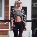 Lady Gaga – Shows off her six-pack while shopping in Malibu - 454 x 675