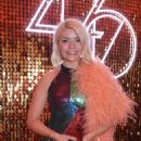 Holly Willoughby – Arriving at 70s party in London - 454 x 681
