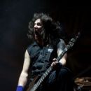 Frank Bello performing with Anthrax live at Cosquín Rocks (Argentina) - 454 x 684