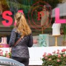 Maria Shriver – Spotted at Brentwood Country Mart - 454 x 303