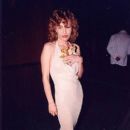 Joey Lauren Adams attends The 55th Annual Golden Globe Awards (1998) - 399 x 612