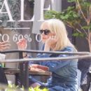 Anna Faris – Went out for a coffee in Los Angeles - 454 x 681