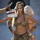 Beyonce - Pepsi Commercial: We Will Rock You (2004) - 424 x 612