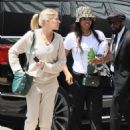 Kelly Rowland – Catches a flight out of Los Angeles - 454 x 594