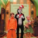 Spencer Breslin, Mike Myers and Dakota Fanning in Universal's Dr. Seuss' The Cat In The Hat - 2003 - 454 x 305