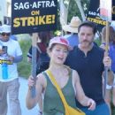 Erika Christensen – Is seen at SAG AFTRA strike in front of Netflix Studios in Hollywood - 454 x 631