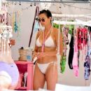 Melanie Sykes – Seen in a bikini on Holiday in Venice - 454 x 359