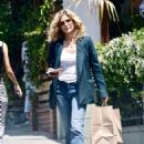 Kyra Sedgwick – Picks up her lunch from All Times restaurant - 454 x 616