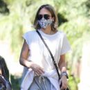 Jessica Alba – Dons New hair cut at the park in Los Angeles