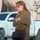 Katey Sagal – Shopping candids on Melrose Ave in Los Angeles - 454 x 636