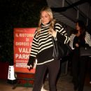 Molly Sims – Steps out to dinner in Santa Monica - 454 x 681